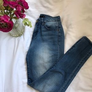 High-waisted Straight Leg Jeans